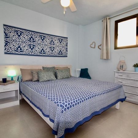 Agradable Apartamento Con Terraza En Formentera Es Pujols Bagian luar foto