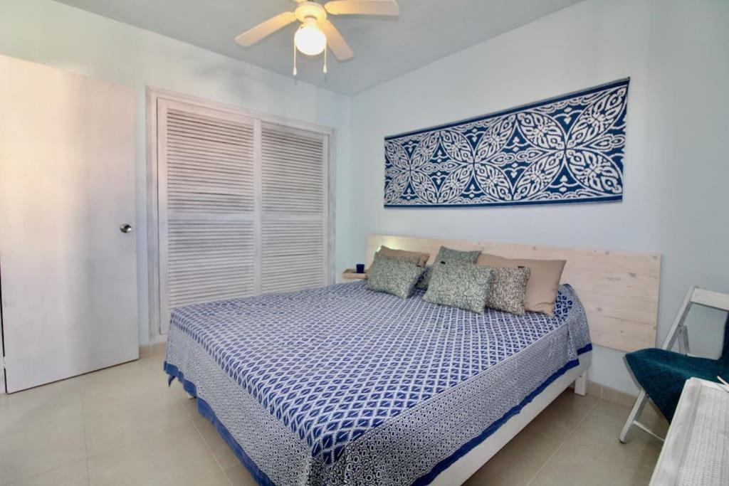 Agradable Apartamento Con Terraza En Formentera Es Pujols Bagian luar foto